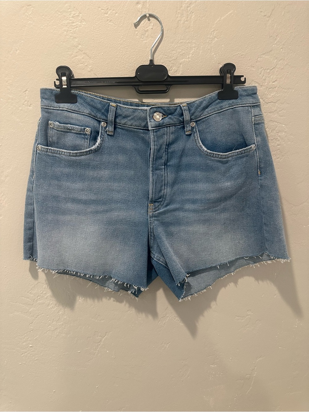 NEW Antonio Melani Light Blue Denim Cutoff Shorts - Classic Size 10